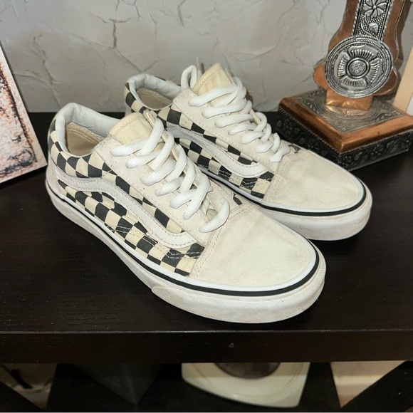 Vans Black and White Checkered Sneakers • Size: 7 - Picture 2 of 6